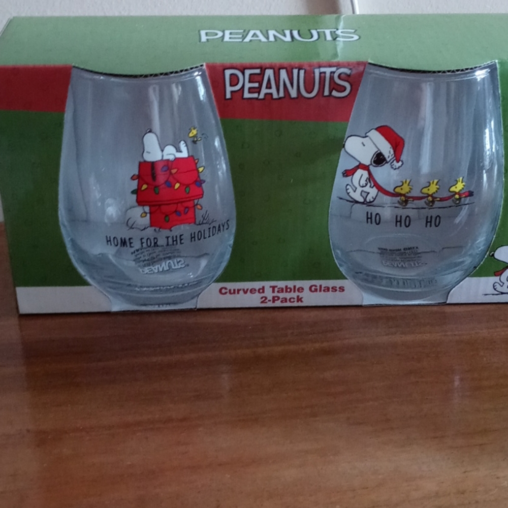 Snoopy Christmas glasses